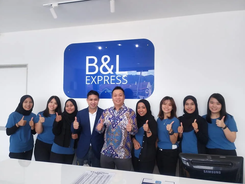 The wave of layoffs is forcing many to urgently start their own businesses